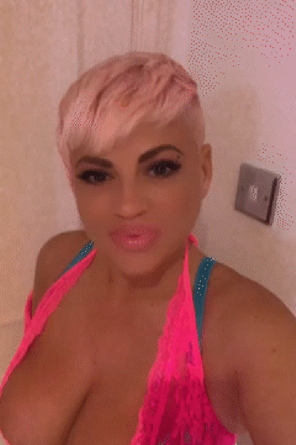 Pink showing off her body in a selfie video